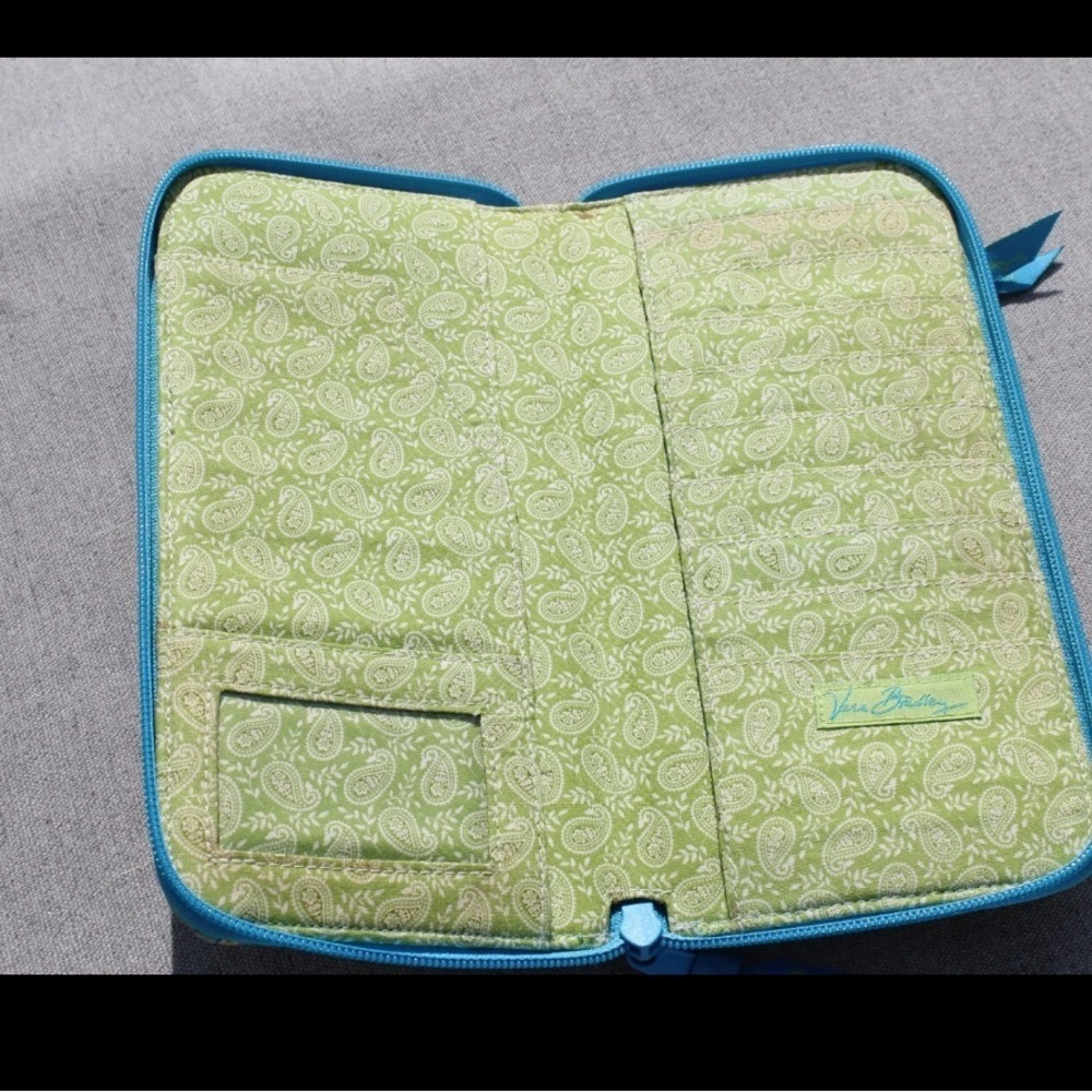 VERA BRADLEY BERMUDA BLUE TRAVEL ORGANIZER WALLET - Picture 2 of 3
